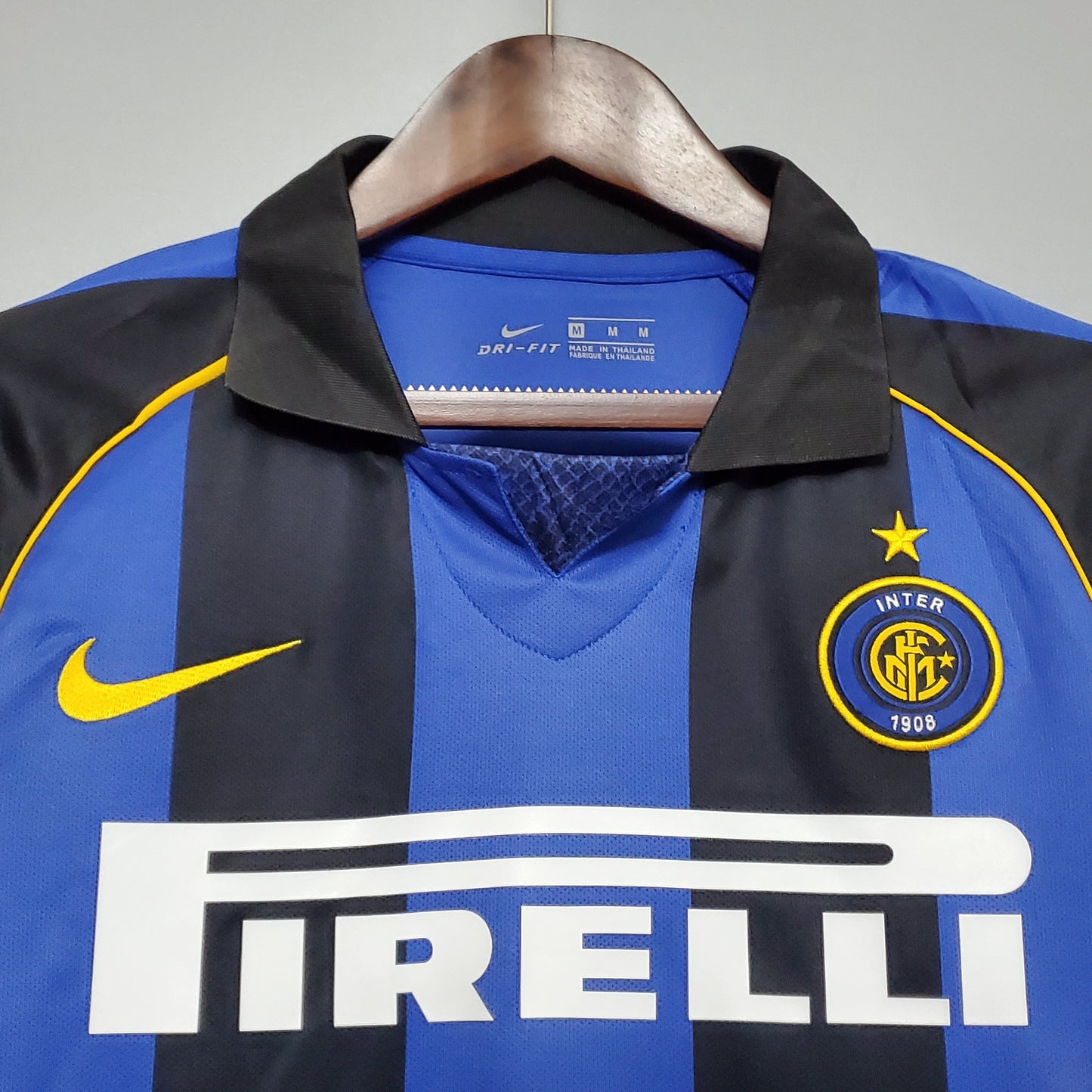 Camisa Retrô Inter de Milão 2001/02 I