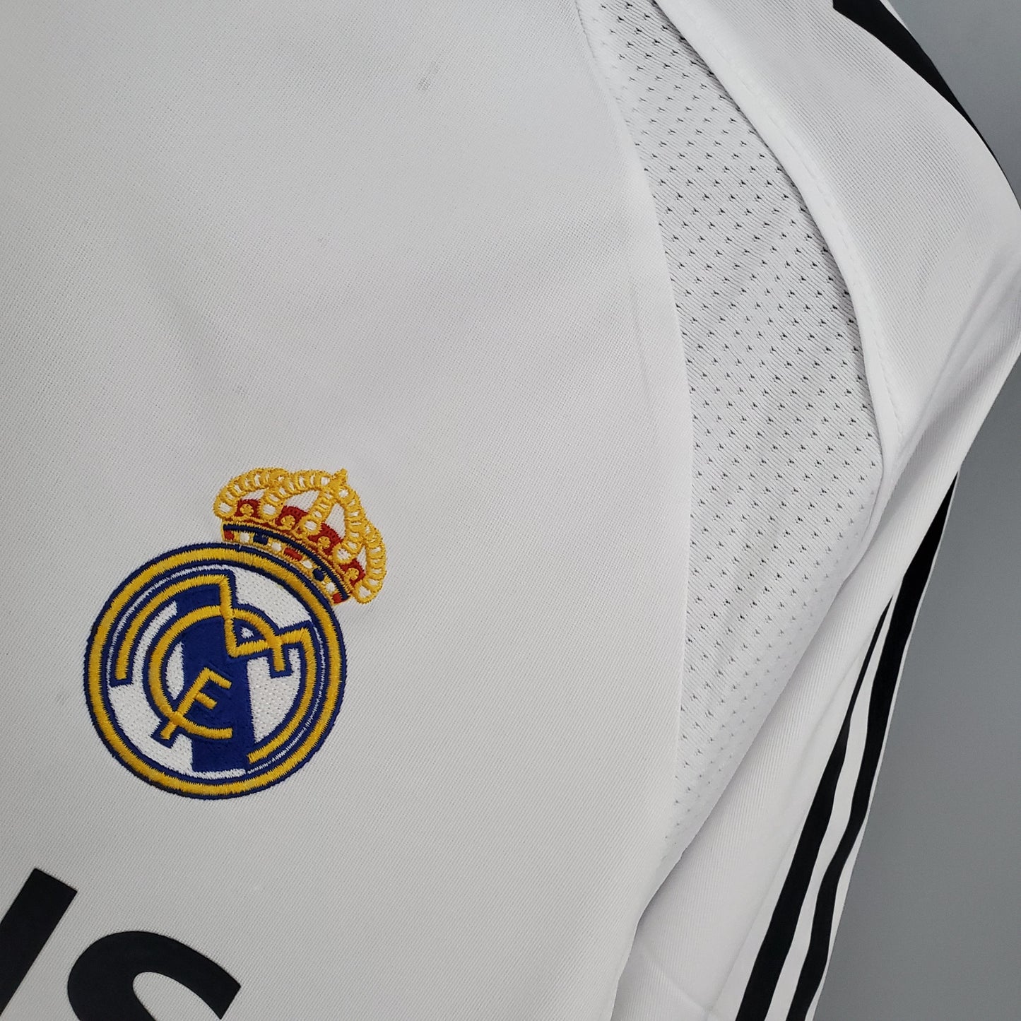 Camisa Retrô Real Madrid 2005/06 I