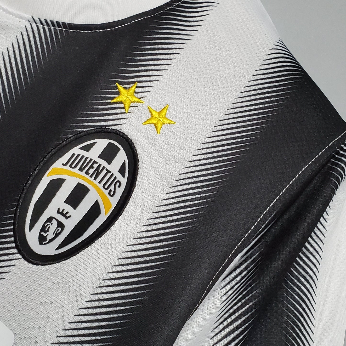 Camisa Retrô Juventus 2011/12 I