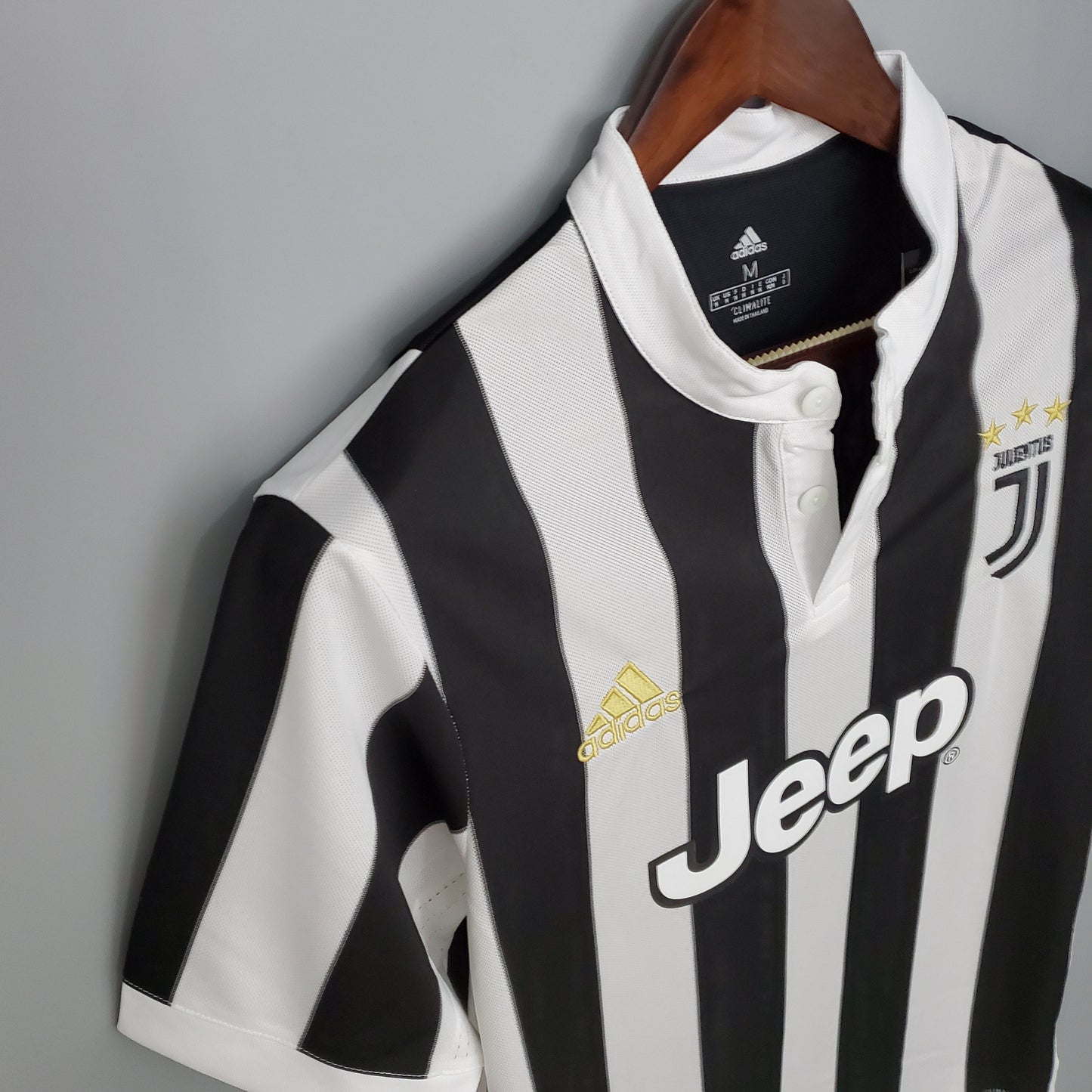 Camisa Retrô Juventus 2017/18 I