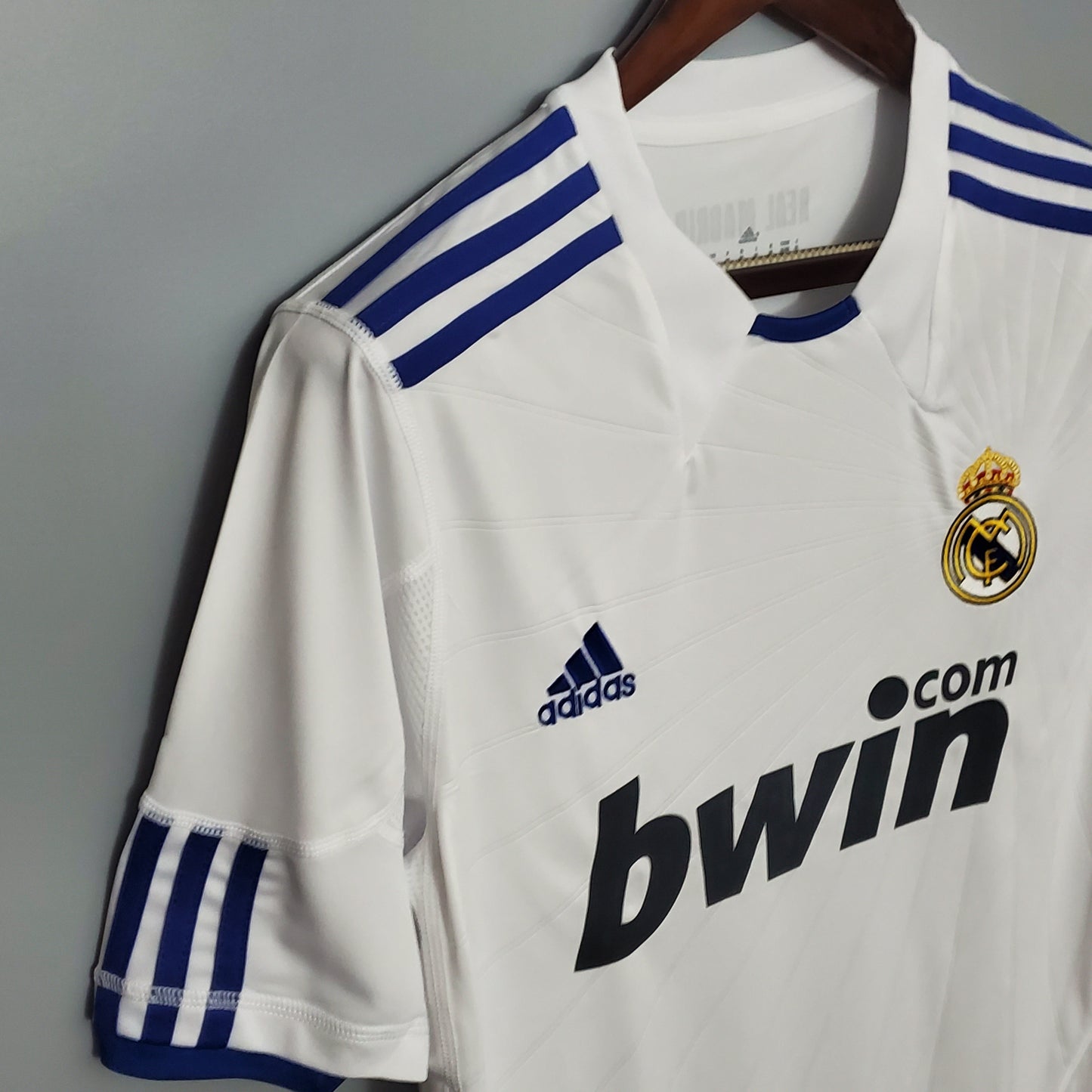 Camisa Retrô Real Madrid 2010/11 I